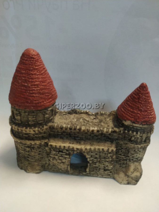 Грот замок с башней с красной крышей Грот замок с башней с красной крышей